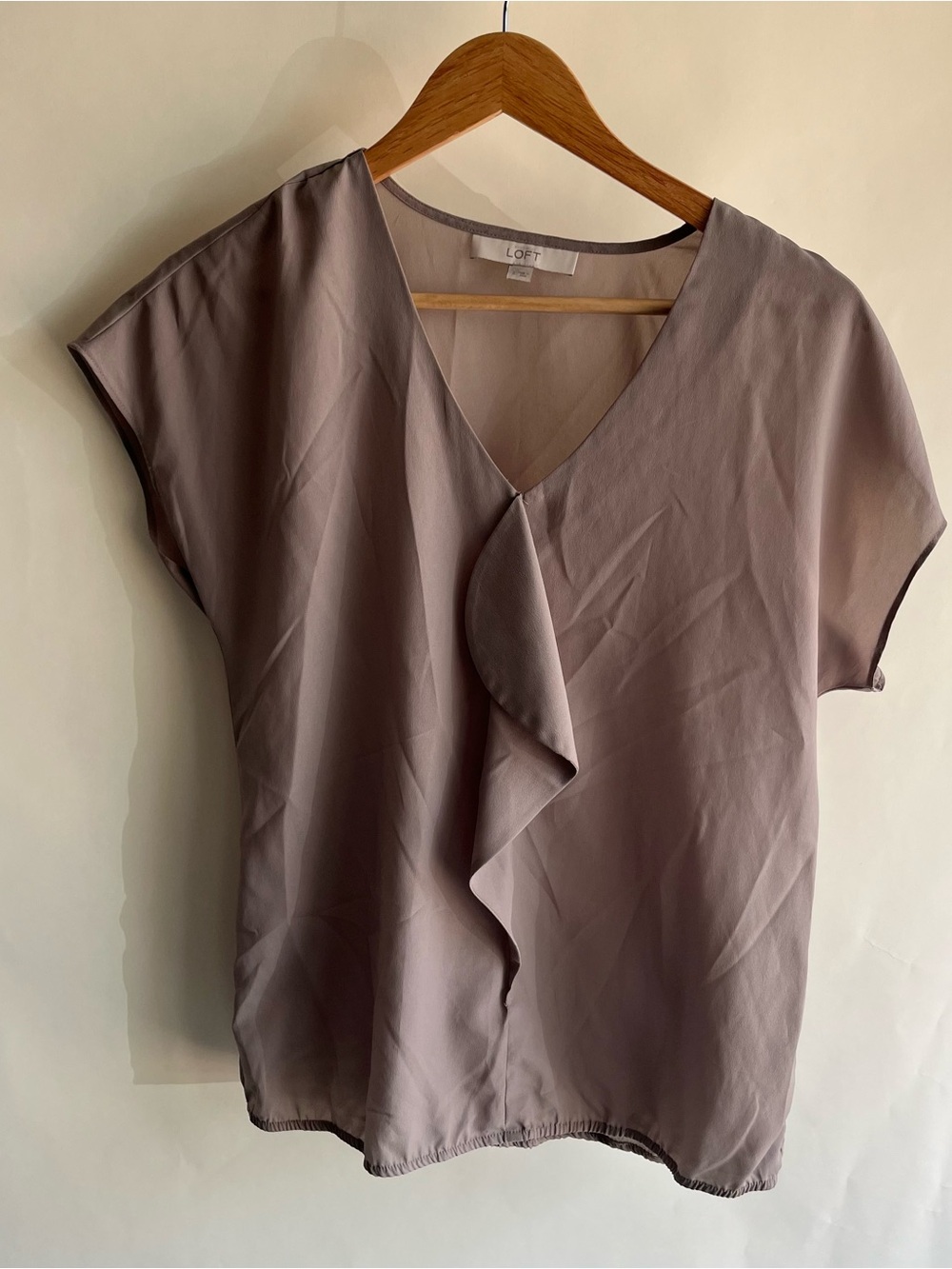 Ann Taylor Loft Gray Blouse Sz Sm Women’s Short Sleeve Ruffle EUC Women’s